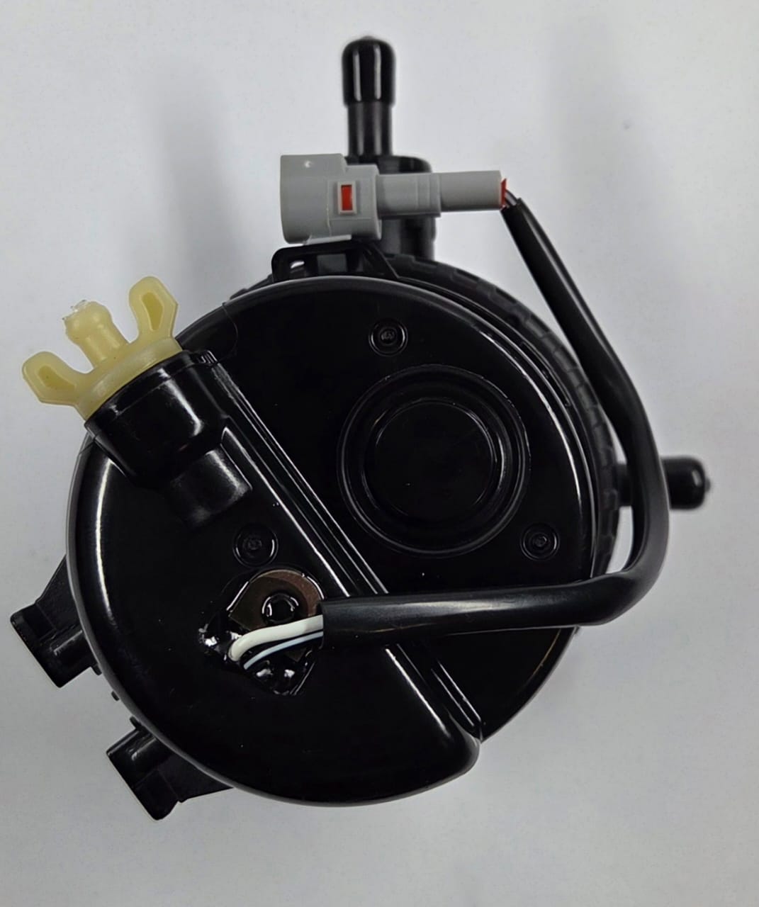 Toyota Hilux 2.5 and 3.0 D4D 2005 to 2014 Fuel Filter Housing Assembly with New Fuel Filter 23300-0L042