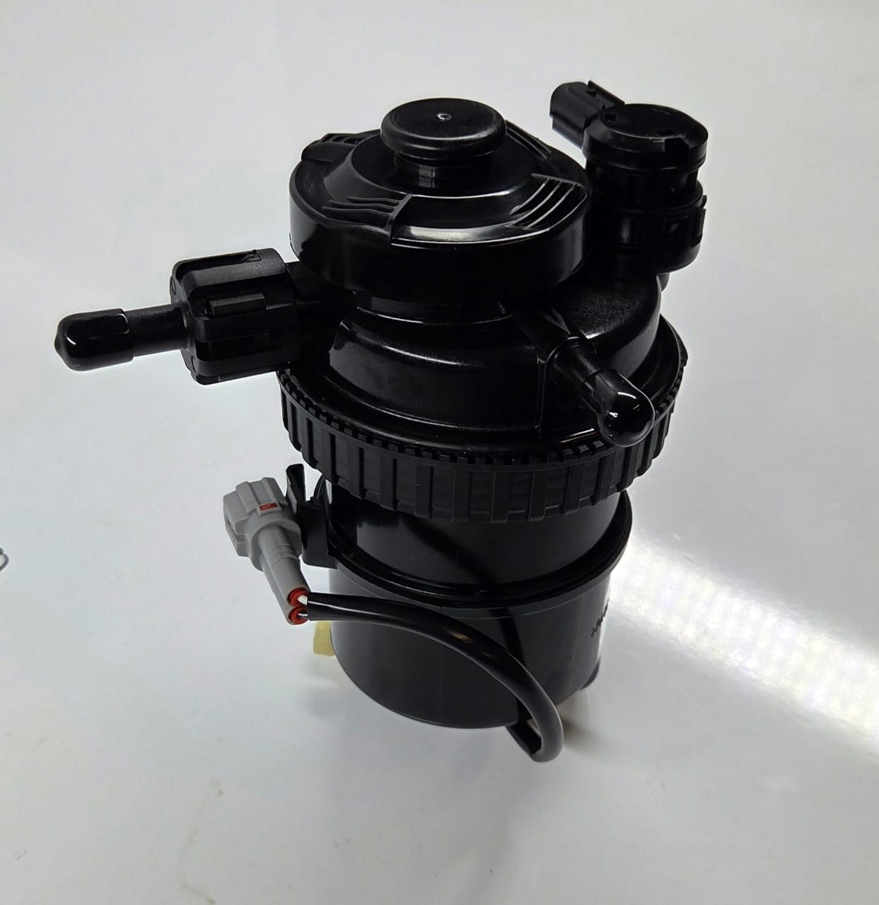 Toyota Hilux 2.5 and 3.0 D4D 2005 to 2014 Fuel Filter Housing Assembly with New Fuel Filter 23300-0L042